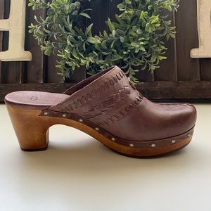 Ugg wooden clogs